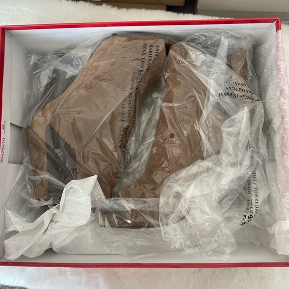 GUESS WOMEN’s BESY PEEP TOE ANKLE BOOTIE - Picture 13 of 14